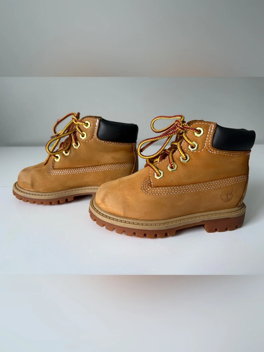 Timberland Classic 6-Inch Premium Wheat Boots Kids Size 8 Preowned